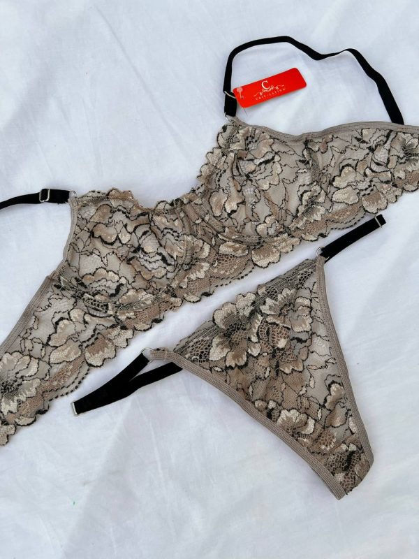 ART 7016 CL - CONJUNTO PUNTILLA BICOLOR BORDADA C/ARO - LESS REGULABLE ALMENDRA